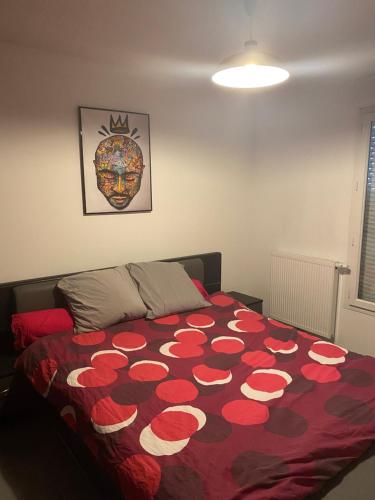 Postel nebo postele na pokoji v ubytování Appartement design Gardanne