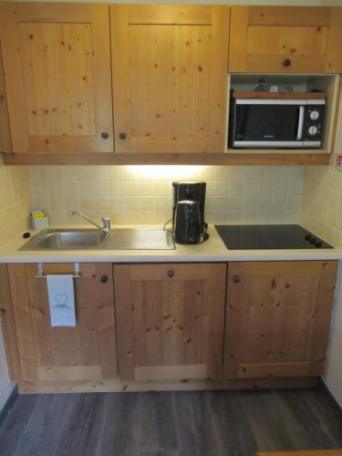 Gallery image of Résidence Les Alpages 4 étoiles - Appartement 4 personnes - Piscine, Hammam, Sauna, Jacuzzi - ValCenis 73480 in Lanslebourg-Mont-Cenis