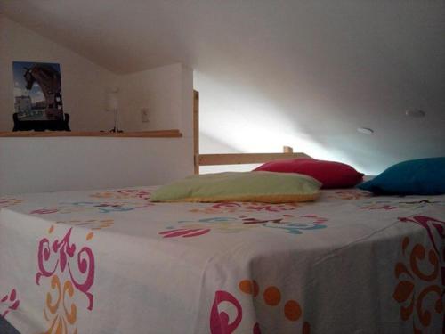 Postel nebo postele na pokoji v ubytování Terrasse arborée La Rochelle Aytré appartement-maison - draps et serviettes non fournis -