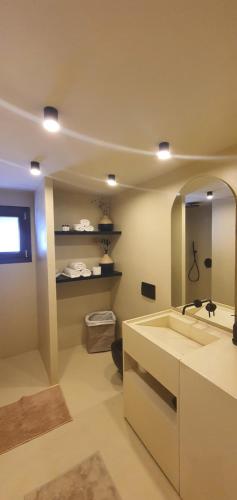 Koupelna v ubytování Ammos ikia