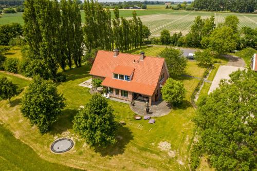 an overhead view of a house with an orange roof at Blauwe Hoeve Luxe, ruimte, privacy en rust in Retranchement