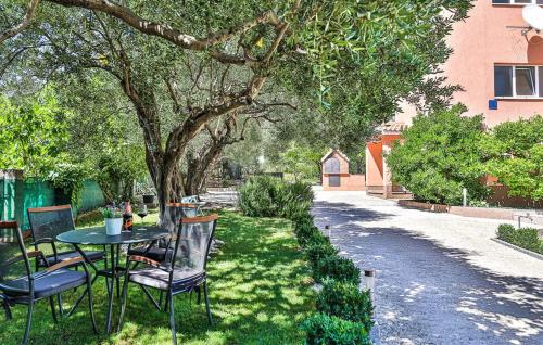 Villa Lioness in Kastel Luksic, playground & pool