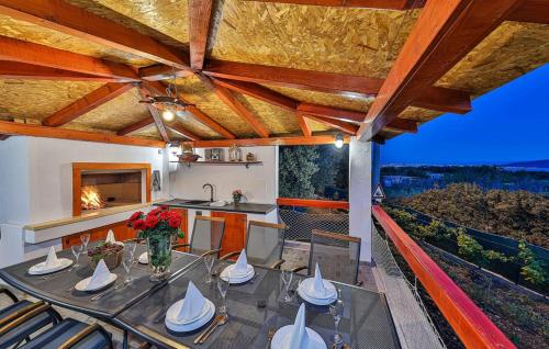 Villa Lioness in Kastel Luksic, playground & pool