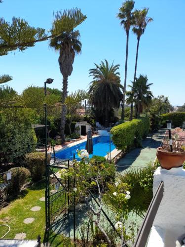 a resort with a swimming pool and palm trees at Villa Casa das Palmeiras in Charneca