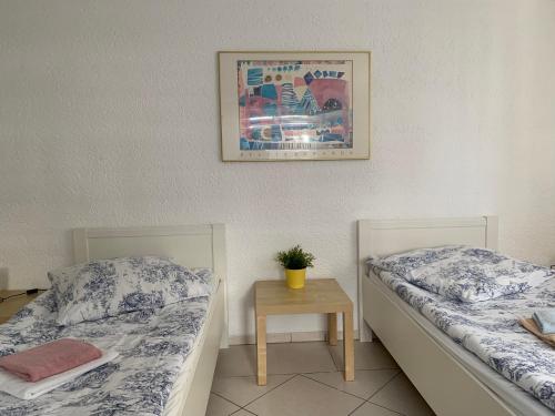 Postel nebo postele na pokoji v ubytování Ferienwohnung 1 Souterrainfenster