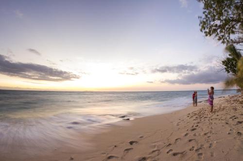 two people standing on a beach with the ocean at Beachcomber Island Resort in Beachcomber Island