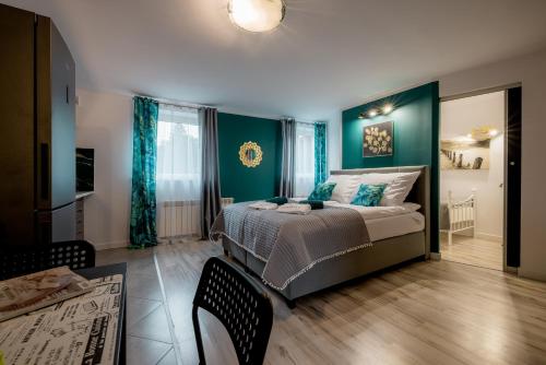 Posteľ alebo postele v izbe v ubytovaní Eromeni Apartments