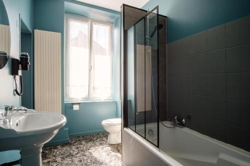 ห้องน้ำของ Dupain & Dubeurre Appart'hôtel - Parking en supp