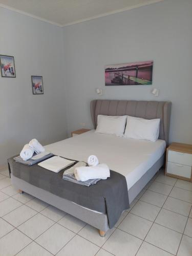 a bedroom with a bed with towels on it at Electra Villa & Pool Studios in Gaios