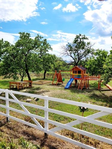 Zona de juegos infantil en Apartmány pod Pálavou