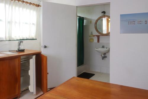 A kitchen or kitchenette at Galapagos Chalet