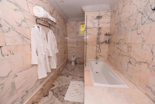 Et badeværelse på THE WHITE PALACE Rabat