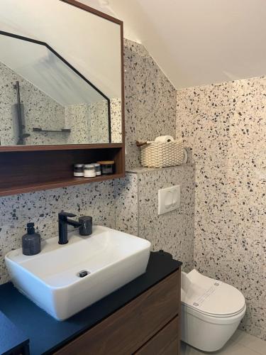 Bilik mandi di APARTMENT DEANA
