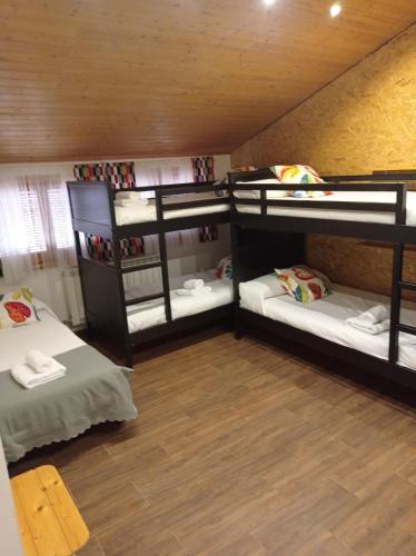 a room with three bunk beds in a room at Casa de Antonio MURCHANTE in Murchante