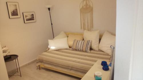 a small living room with a couch with pillows at Alex Seaview House in Chorefto