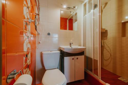 a bathroom with a toilet and a sink at FAMILKA in Karwia