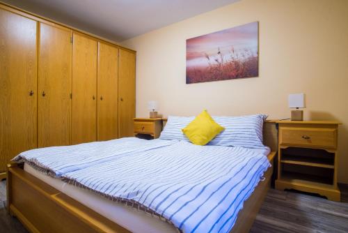Un pat sau paturi într-o cameră la Apartment Veninsek