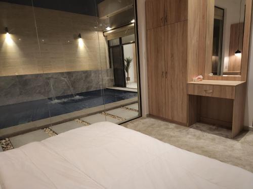 a bedroom with a bed and a large mirror at شاليه فاخر جداً جداً وخاص in Riyadh