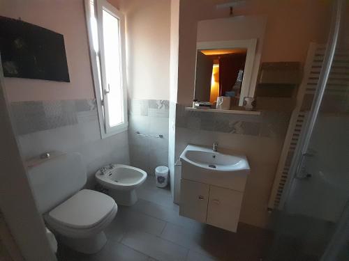Vonios kambarys apgyvendinimo įstaigoje B&B La Casa di Zia Lina