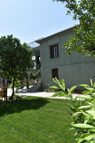 Galeriebild der Unterkunft Betty's Garden House in Nea Anchialos