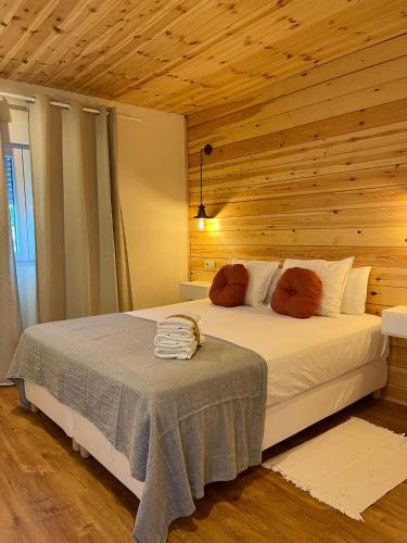 a bedroom with a bed with a wooden wall at El BURGO DE OSMA ALOJAMIENTO RURAL VILLA BAGH in El Burgo de Osma