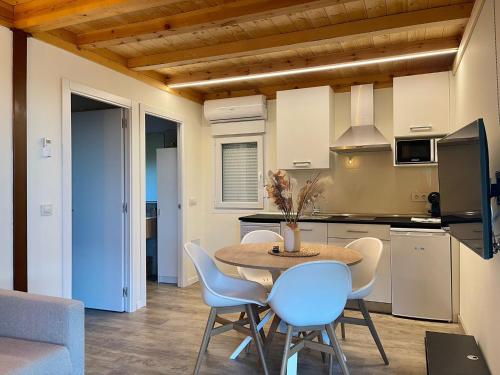 a kitchen with a table and chairs in a room at El BURGO DE OSMA ALOJAMIENTO RURAL VILLA BAGH in El Burgo de Osma