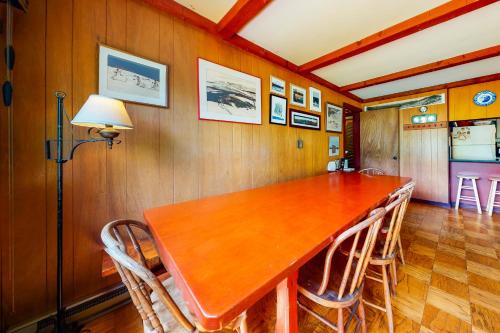 a dining room with a wooden table and chairs at Notch Lodge in Franconia