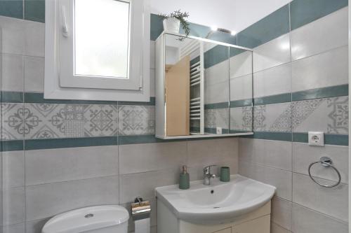 Vonios kambarys apgyvendinimo įstaigoje Esperides Apartments Aigli