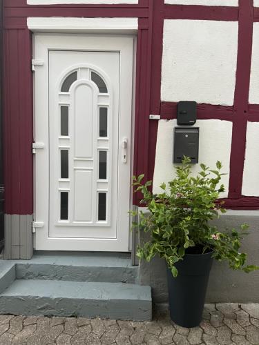 Η πρόσοψη ή η είσοδος του Charmantes denkmalgeschütztes Tiny House am Rhein