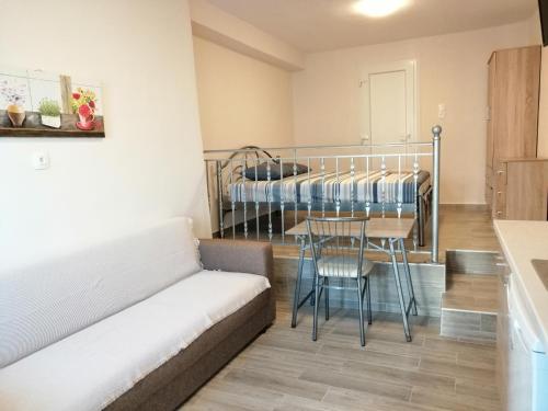 Foto dalla galleria di Marina's Apartments - White & Stone Apartment a Olympiada