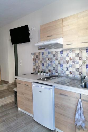 Foto dalla galleria di Marina's Apartments - White & Stone Apartment a Olympiada