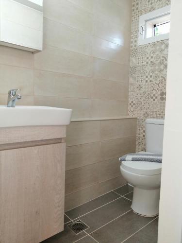 Foto dalla galleria di Marina's Apartments - White & Stone Apartment a Olympiada