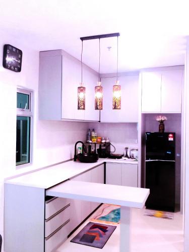 Η κουζίνα ή μικρή κουζίνα στο AWAFAHOMESTAY