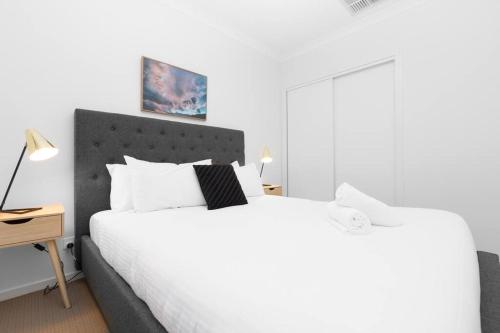 מיטה או מיטות בחדר ב-ResortStyle 4BR House with parking