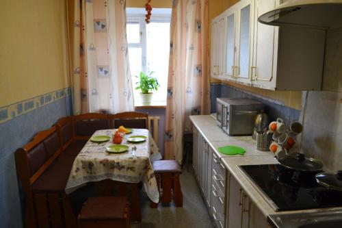 Кухня или мини-кухня в Хостел Как Дома
