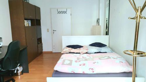 a bedroom with a bed and a desk and a lamp at Room in City Center Halle with shared bathroom & kitchen - Free WiFi, Netflix, iPad & Ground floor in Halle an der Saale