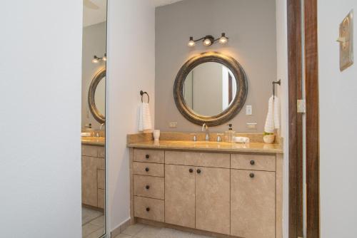 Φωτογραφία από το άλμπουμ του Beachfront Penthouse with Ocean and Sunset Views at Pelican Reef #703 σε Rincon