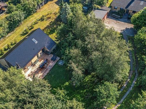 una vista aérea de una casa con árboles en 10 person holiday home in V ggerl se, en Bøtø By