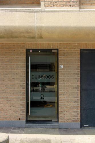 a store window with a dumosa sign on it at Duinroos C2 in Koksijde