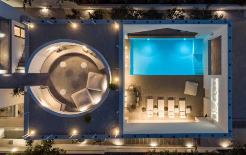 Luxury 5-bedroom Villa Altabianca with a Heated Pool, Finnish sauna, an outdoor Cinema, 50m from the beach