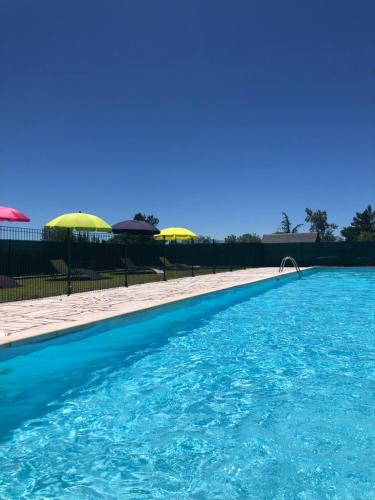 Bazén v ubytovaní SUPER BESSE Appartement LE GÎTE BESSARD 6 couchages Le Bois de la Reine alebo v jeho blízkosti