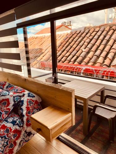 a balcony with a bench and a view of a roof at Apartamentos Plaza de la Independencia in Zipaquirá