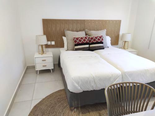 Ένα ή περισσότερα κρεβάτια σε δωμάτιο στο Appartement neuf à Trou aux Biches