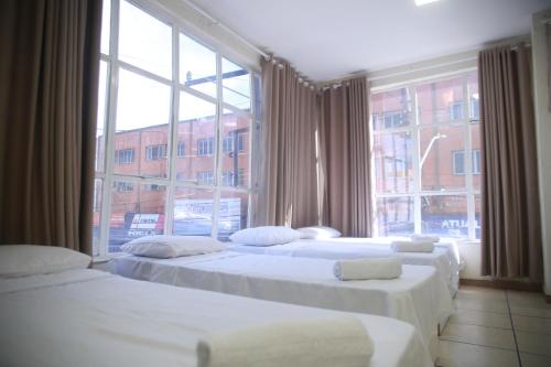 En eller flere senge i et værelse på Hotel Jurubatuba