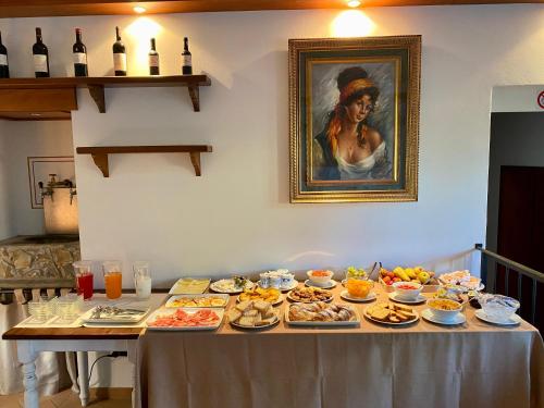 Možnosti snídaně pro hosty v ubytování Agriturismo La Sorgente di Rossi Valentino