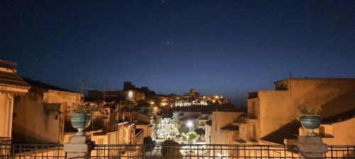 Φωτογραφία από το άλμπουμ του Palazzo Restifa σε Montalbano Elicona
