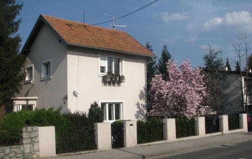 Fotografia z galérie ubytovania Twin-Magnolias Condo with Garden, Parking & EV Station v Záhrebe