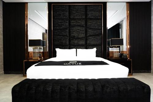 Кровать или кровати в номере OXVUE Boutique Hotel