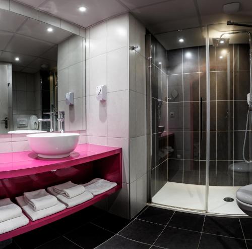 Hôtel Saint Louis de France tesisinde bir banyo