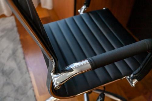 a close up of a black seat on a chair at Apartamenty Przy Plaży Klif in Gdynia